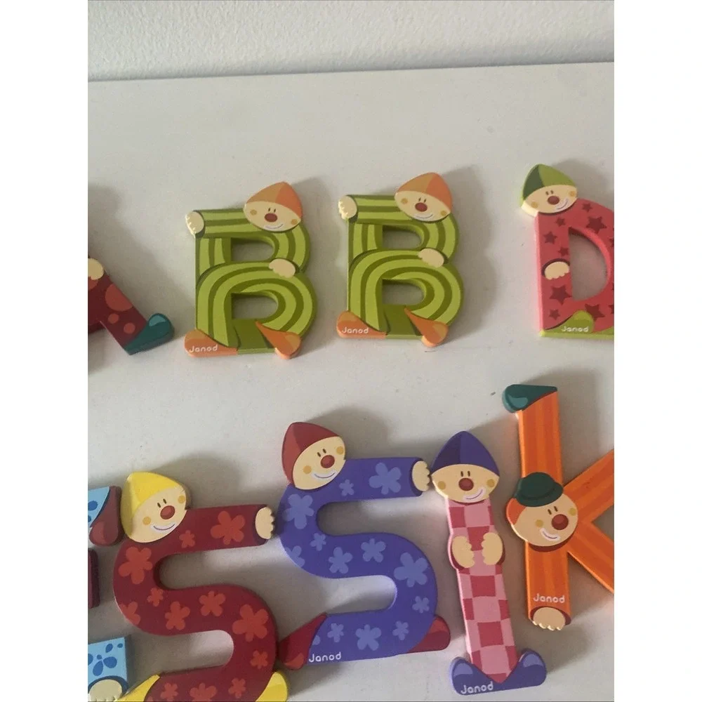 Jonad 21 Letters Wooden Sellout Assorted Alphabet Clown Letters